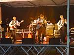 für Unterhaltung sorgt die Band " Tatsch daun"